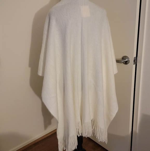 Cover shawl - Picture 2 of 5